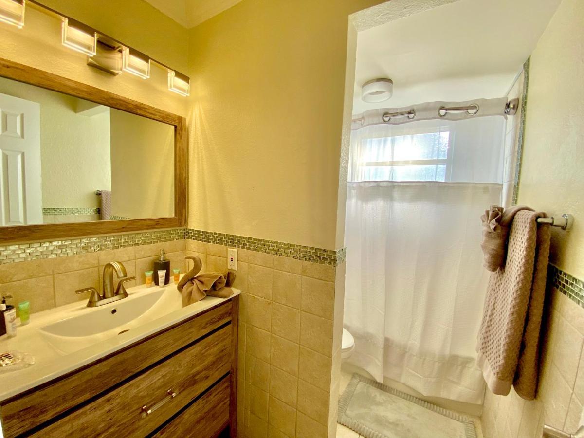 Deluxe Waterfront One Bedroom Apartment With Miami Skyline View, Free Parking 5 Mins Drive To Miami Beach Esterno foto