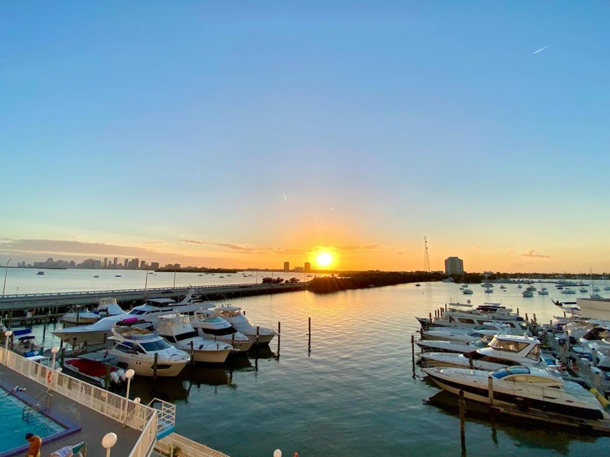 Deluxe Waterfront One Bedroom Apartment With Miami Skyline View, Free Parking 5 Mins Drive To Miami Beach Esterno foto