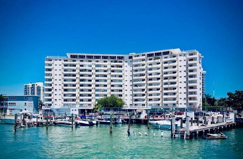 Deluxe Waterfront One Bedroom Apartment With Miami Skyline View, Free Parking 5 Mins Drive To Miami Beach Esterno foto